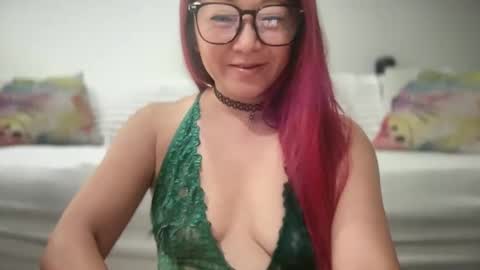 Snapshot of mia_temptress chatting on 09/27/25, 05:40 Mia online show from 09/27/25, 05:40