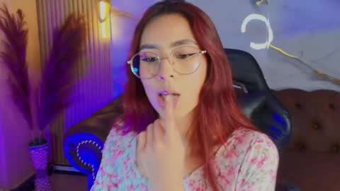 Mia online show from 10/10/25, 01:54