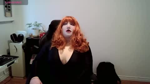 Snapshot of mia_the_doll chatting on 05/14/26, 07:31 Mia the Doll online show from 05/14/26, 07:31
