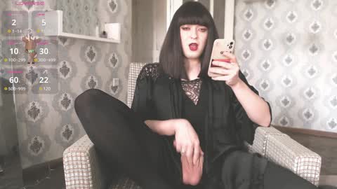 mia_wallase online show from 01/09/25, 10:41