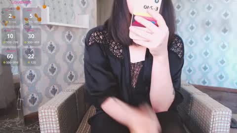 mia_wallase online show from 11/05/25, 10:48