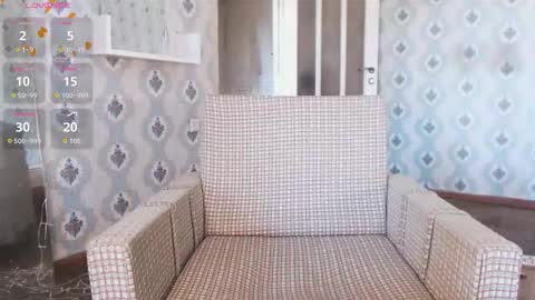 mia_wallase online show from 11/18/25, 03:38