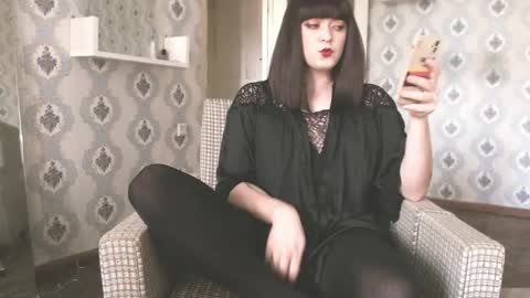 mia_wallase online show from 05/24/26, 04:06