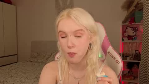 Mia online show from 03/17/26, 03:11