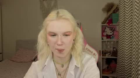 Mia online show from 03/25/26, 03:23