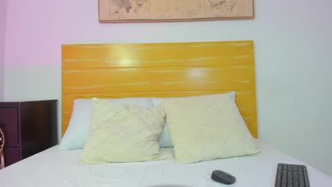 M I A online show from 04/12/26, 03:00