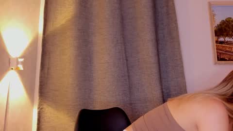 Mia White  online show from 10/02/25, 01:29