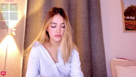 Mia White  online show from 10/21/25, 01:23