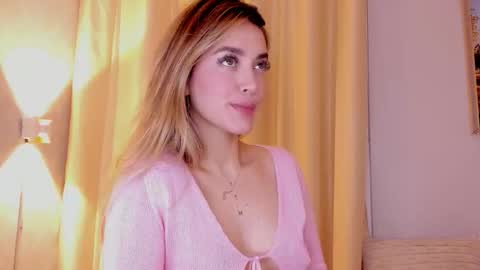 Mia White  online show from 03/10/26, 02:00