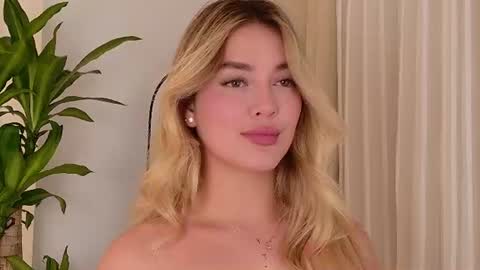 Mia White  online show from 07/09/26, 03:38