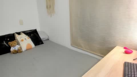 Mia   online show from 01/29/25, 09:28