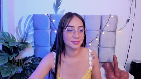 mia  nicolle online show from 02/07/25, 05:10