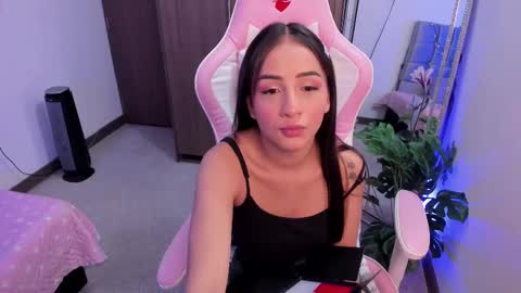 mia  nicolle online show from 02/25/25, 02:03