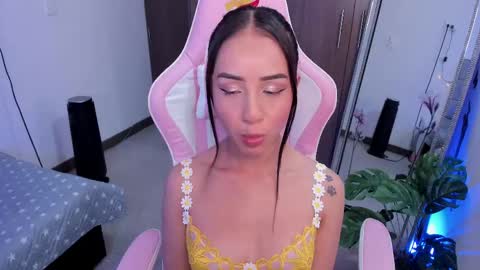 mia  nicolle online show from 03/05/25, 04:34