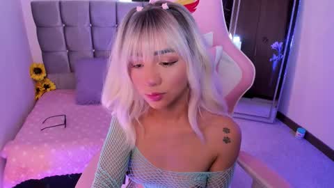 mia  nicolle online show from 09/14/25, 12:59