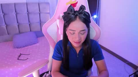 mia  nicolle online show from 09/22/25, 02:57