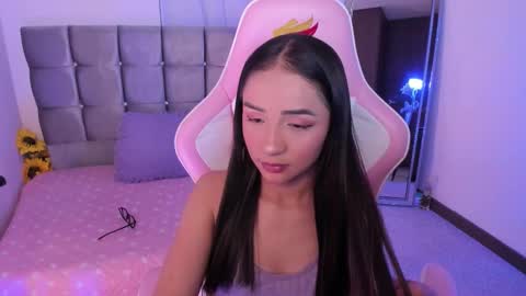 mia  nicolle online show from 09/25/25, 03:10