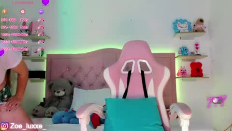 Snapshot of miaa_foxx_ chatting on 05/27/26, 10:07 Mia online show from 05/27/26, 10:07