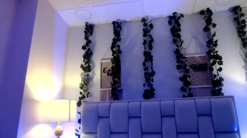 Snapshot of miaa_gh1 chatting on 05/24/26, 11:48 Mia online show from 05/24/26, 11:48