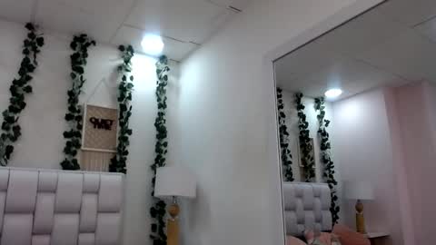 Snapshot of miaa_gh1 chatting on 05/31/26, 11:28 Mia online show from 05/31/26, 11:28