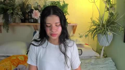 Snapshot of miaa_rose__ chatting on 01/25/25, 05:29 Miaa online show from 01/25/25, 05:29