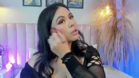 Mia online show from 01/16/26, 03:32