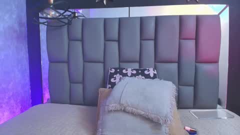 Mia online show from 09/15/25, 12:05