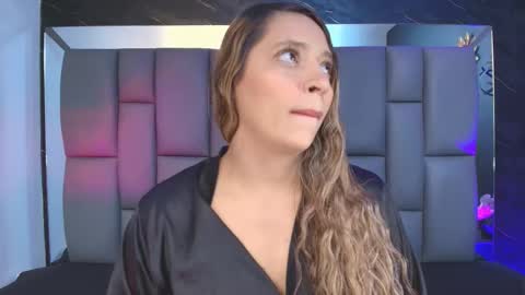 Mia online show from 09/25/25, 12:09