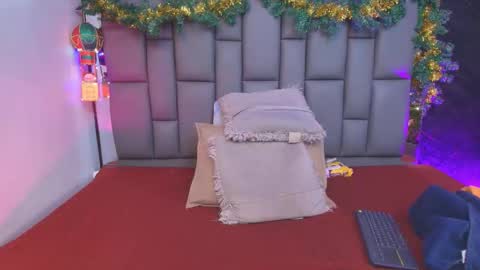 Mia online show from 11/29/25, 12:08