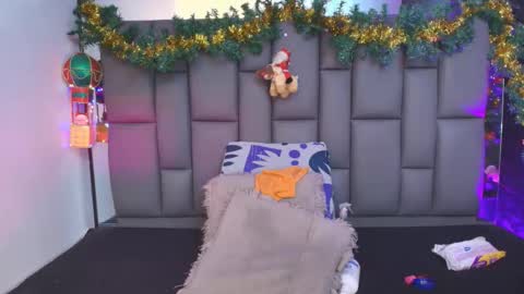 Mia online show from 12/01/25, 12:10