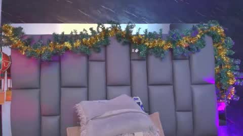 Mia online show from 12/03/25, 12:03