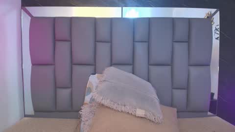 Mia online show from 02/02/26, 12:04