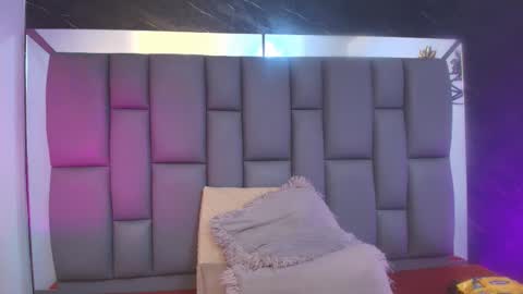 Mia online show from 02/21/26, 12:06