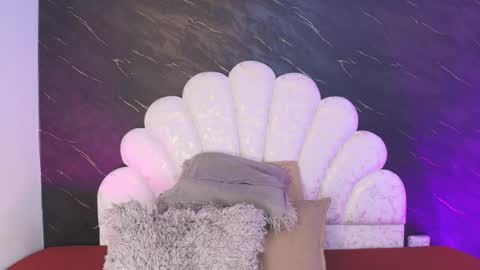 Mia online show from 03/18/26, 12:08