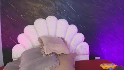 Mia online show from 03/25/26, 12:11