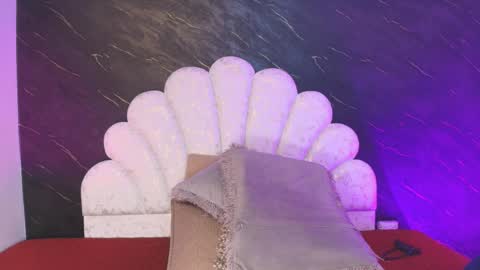 Mia online show from 03/31/26, 12:05