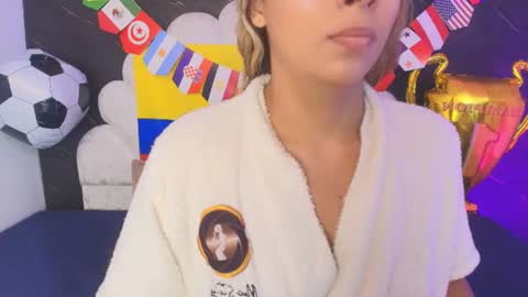Mia online show from 07/16/26, 12:00