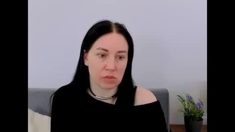 Mia online show from 03/28/26, 04:17