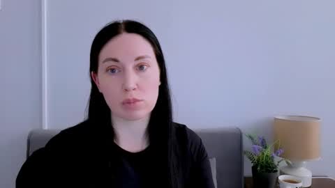 Mia online show from 04/04/26, 03:09