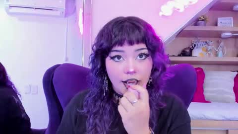 Mia online show from 11/04/25, 03:05