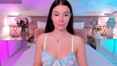 Mia online show from 05/15/26, 07:21