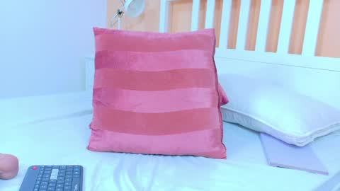 Snapshot of miaanderson__ chatting on 04/19/26, 06:10 miaanderson__ online show from 04/19/26, 06:10