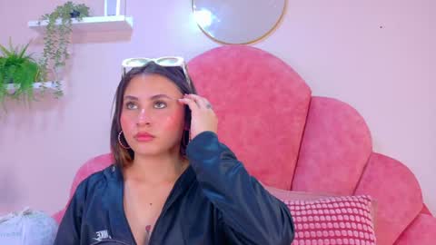 Snapshot of miaanderson__ chatting on 04/23/26, 11:42 miaanderson__ online show from 04/23/26, 11:42