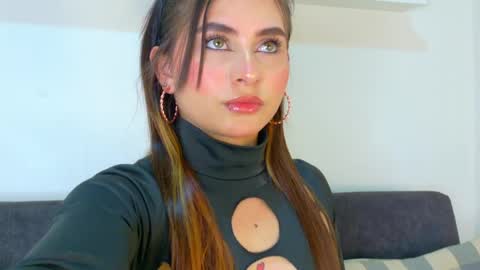 Snapshot of miaanderson__ chatting on 05/10/26, 11:26 miaanderson__ online show from 05/10/26, 11:26