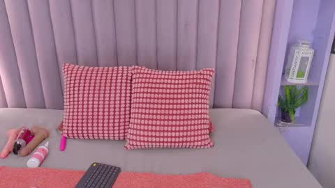 Snapshot of miaanderson__ chatting on 05/13/26, 12:46 miaanderson__ online show from 05/13/26, 12:46