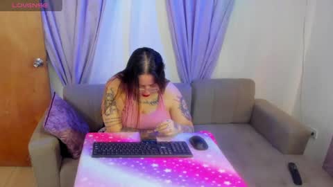 mia red hair molly short hair online show from 04/30/26, 09:30