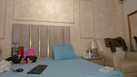 Miaasummer online show from 05/25/26, 11:16