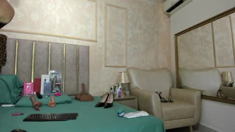 Miaasummer online show from 06/01/26, 11:34