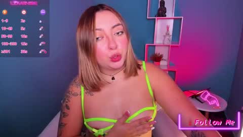 Snapshot of miaawild chatting on 02/09/25, 01:35 Andrea online show from 02/09/25, 01:35