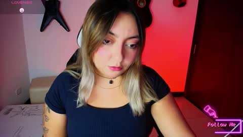 Snapshot of miaawild chatting on 11/14/25, 10:51 Andrea online show from 11/14/25, 10:51